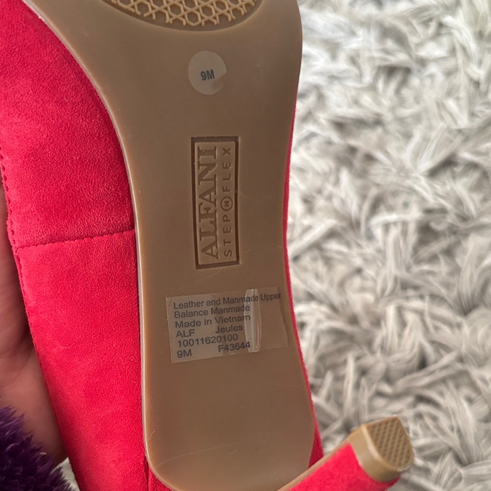 Alfani Red Women's Pumps - Picture 4 of 7